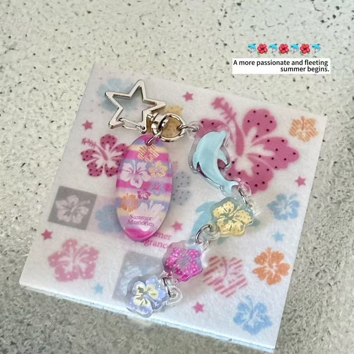 Llavero de verano con dijes ac - Tech Girl Accessories reseña y precio